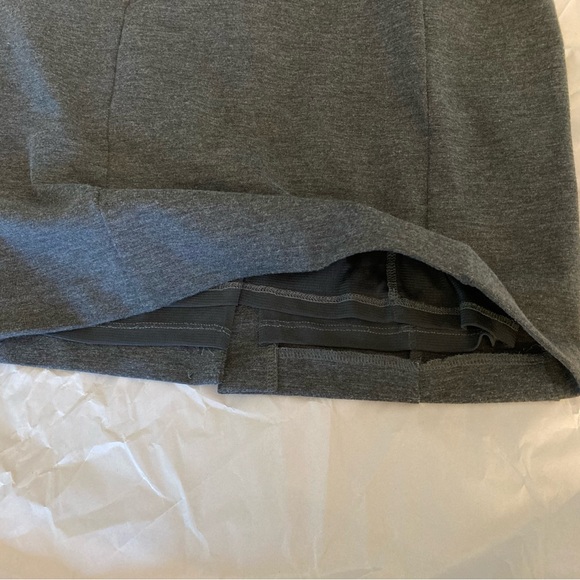 Michael Kors Gray Pencil Skirt with Zipper Pockets - Size 6, Chic & Versatile - Picture 10 of 11